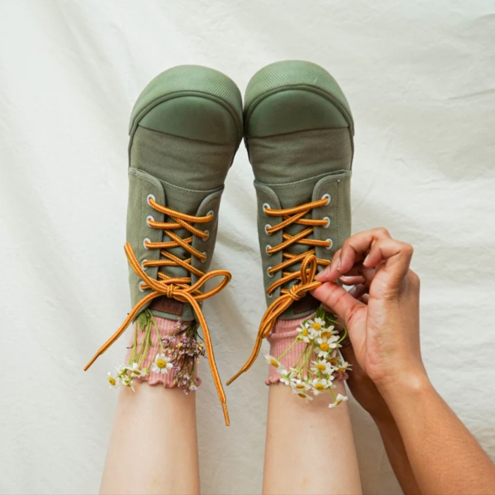 BANGS Sage High Top Womens Size 7 w/ two pairs of laces